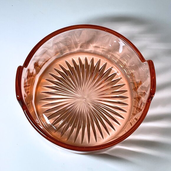 Pink depression glass starburst bowl, serving dish - Picture 3 of 3